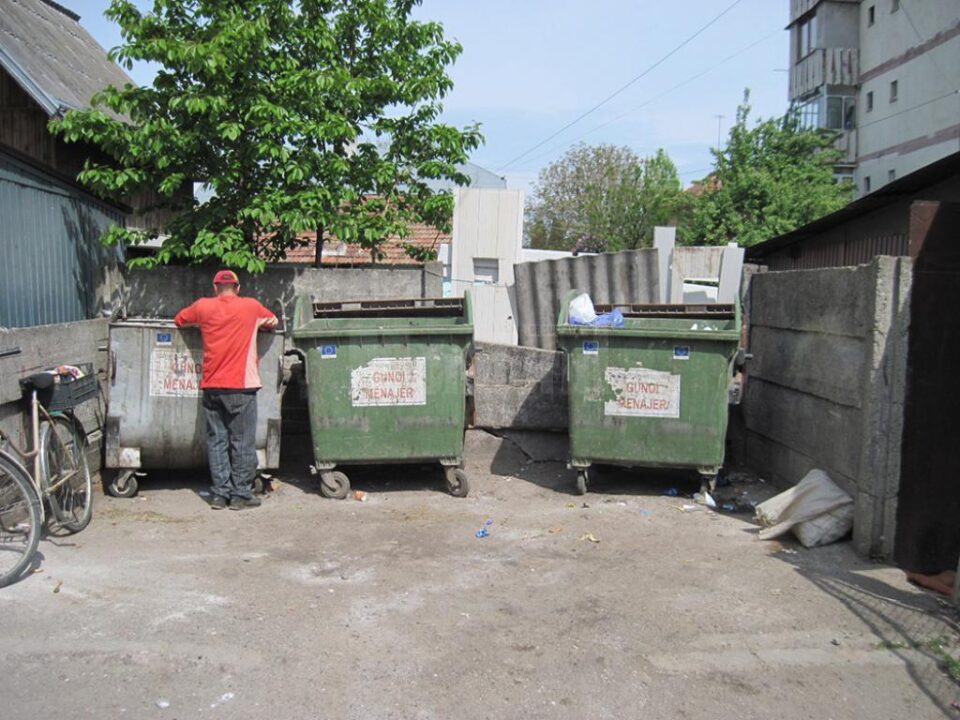 Ghena în care a fost abandonată fetița, cand avea trei luni, în 2011