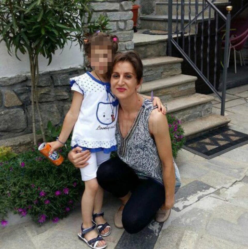 Alina Mihaela Olaru cu fiica ei, într-o poză denumită de mamă "Zâna mea frumoasă" Alina Mihaela Olaru cu fiica ei, într-o poză denumită de mamă "Zâna mea frumoasă"