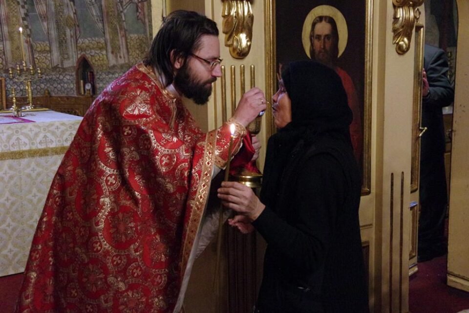 Pocăința sinceră și Sfânta Împărtășanie ne dezleagă din toate lanțurile