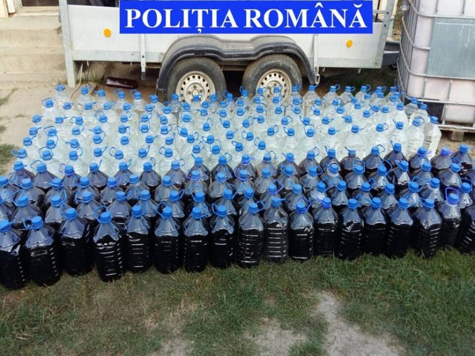 O tonă de alcool, confiscată de polițiști