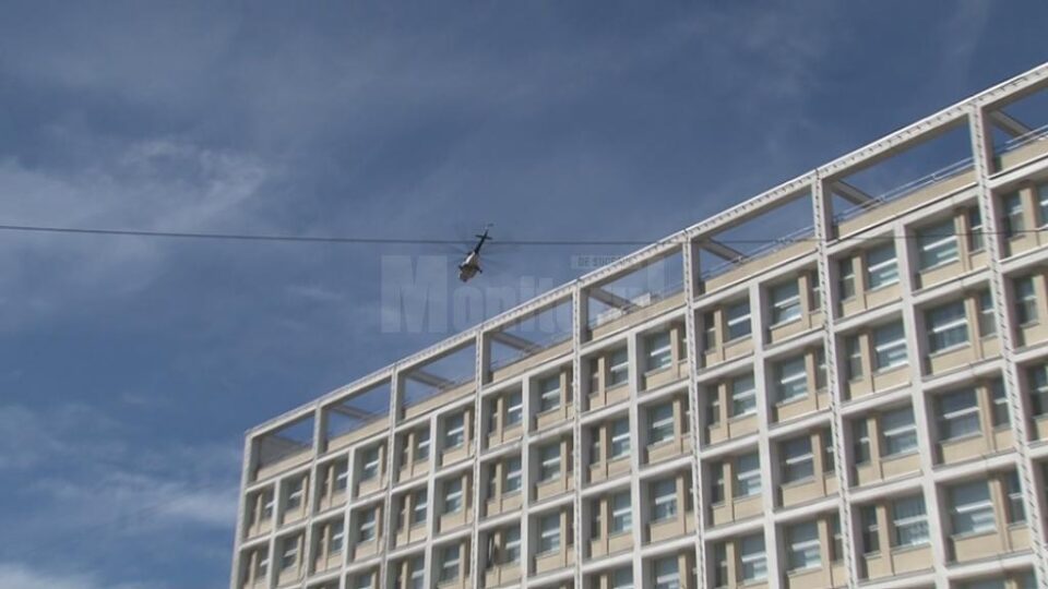 Un elicopter de la Unitatea Specială de Aviație Iași a efectuat ieri o misiune de recunoaștere în zona spitalului Un elicopter de la Unitatea Specială de Aviație Iași a efectuat ieri o misiune de recunoaștere în zona spitalului