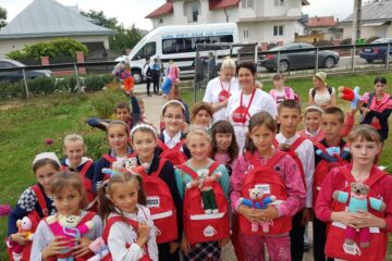 Fundația Te Aud România a distribuit 1.547 de ghiozdane în 11 unități școlare ale județului Suceava