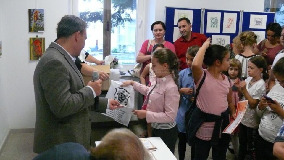 Premiile acordate de Muzeul Bucovinei la deschiderea expoziției Atelierelor de Artă "Din secretele maeștrilor – lumină și culoare