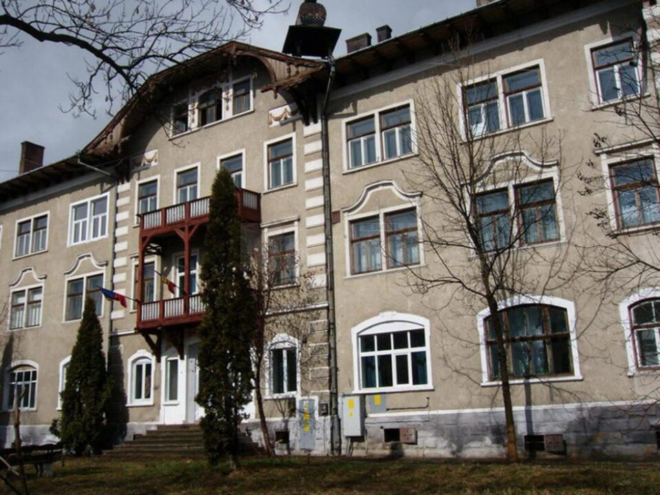 În urma incidentului, bărbatul rănit a ajuns la Spitalul Vatra Dornei