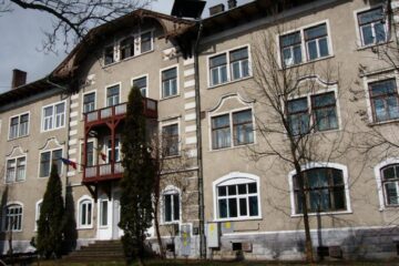 În urma incidentului, bărbatul rănit a ajuns la Spitalul Vatra Dornei
