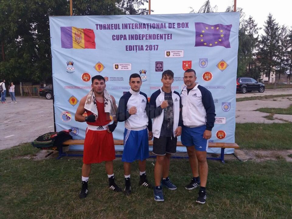 Pugiliștii suceveni care au făcut deplasarea în Republica Moldova, alături de antrenorul Andu Vornicu Pugiliștii suceveni care au făcut deplasarea în Republica Moldova, alături de antrenorul Andu Vornicu
