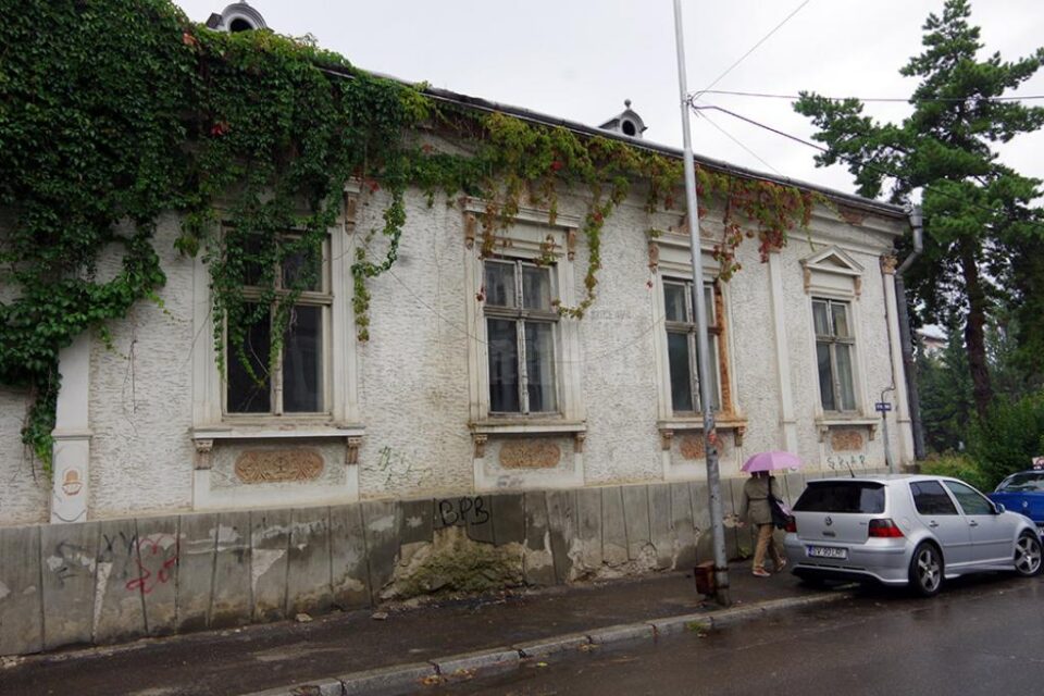 Fosta clădire a Arhiepiscopiei a fost achiziționată de compania Niva Development, în care sunt asociați Nicolae Troașe și Vasile Armenean Fosta clădire a Arhiepiscopiei a fost achiziționată de compania Niva Development, în care sunt asociați Nicolae Troașe și Vasile Armenean