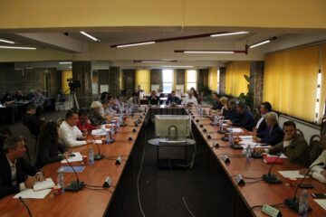 În lipsa unui singur vot favorabil, proiectul a picat cu 15 voturi „pentru” (PNL, PMP, ALDE) și 7 „împotrivă” (PSD)