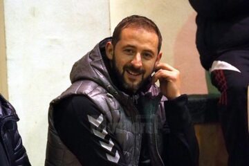 Adi Mitrea și-a început cariera de antrenor la liceul unde a fost format ca jucător, LPS Suceava