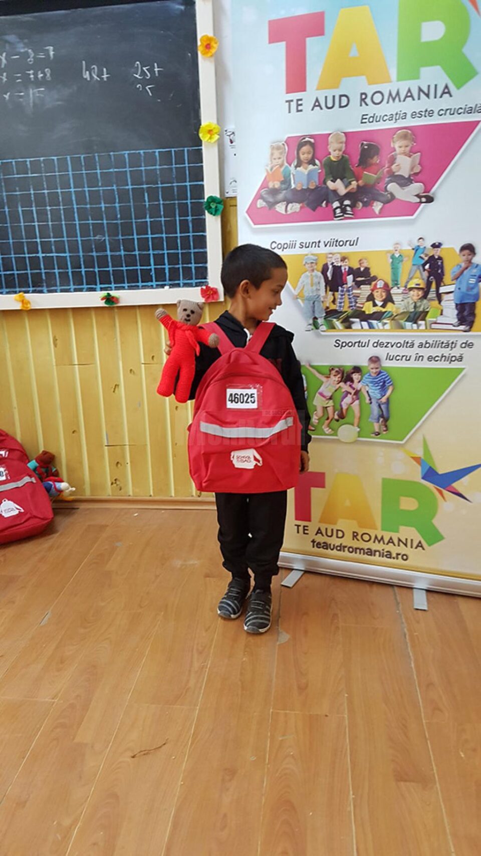 Peste 500 de copii nevoiași se bucură de ghiozdane complet echipate pentru școală în cadrul Campaniei „School in a Bag", ediția a IV-a