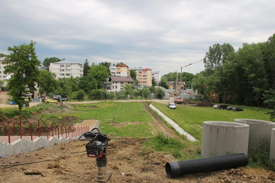 Tiroliană, teren de tenis și ansambluri pentru picnic, adăugate la proiectul zonei de agrement a Sucevei