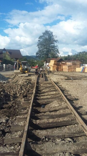 Mocănița va pleca în curând pe traseu din Gara CFR Moldovița, veche de peste 100 de ani