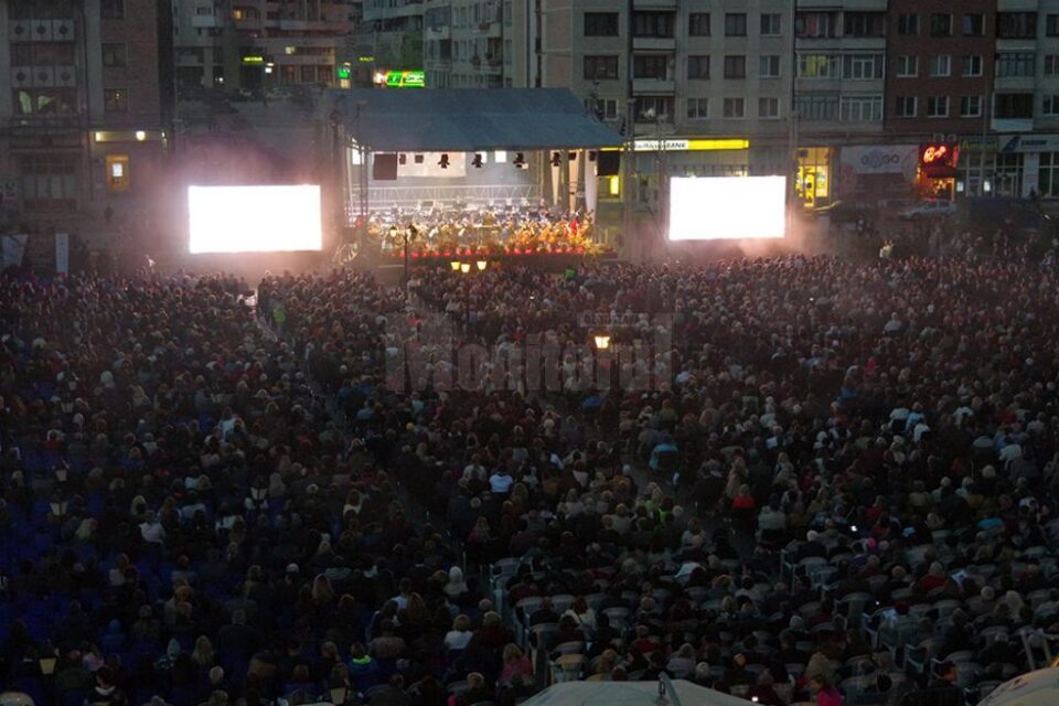 Mii de suceveni, prezenți la concertul Simfonii de Toamnă, ediția a VI-a, organizat de Clubul Rotary Suceava – Bucovina Mii de suceveni, prezenți la concertul Simfonii de Toamnă, ediția a VI-a, organizat de Clubul Rotary Suceava – Bucovina