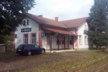 Clădirea istorică a Gării Moldovița, renovată și modernizată, va fi locul de unde turiștii vor pleca în plimbare cu Mocănița