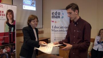 Diplome Cambridge, de atestare a competențelor în limba engleză, pentru peste 150 de elevi din județ