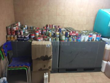 Peste 12 tone de hrană și produse de îngrijire, donate din Germania pentru adăpostul de câini al Sucevei
