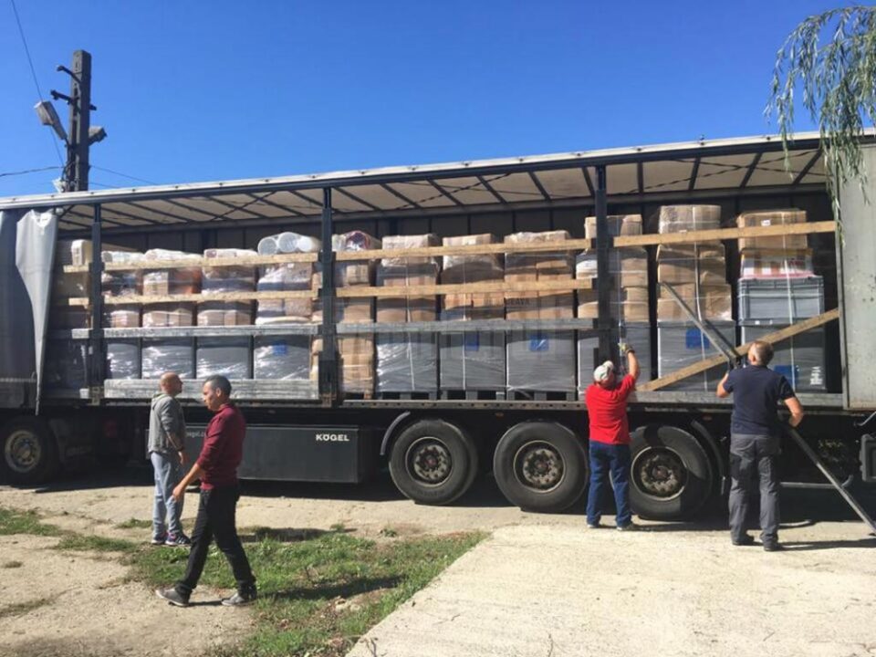 Camionul plin cu donații din Germania, adus la adăpostul de câini din lunca Sucevei