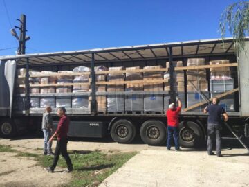 Camionul plin cu donații din Germania, adus la adăpostul de câini din lunca Sucevei