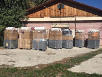 Peste 12 tone de hrană și produse de îngrijire, donate din Germania pentru adăpostul de câini al Sucevei