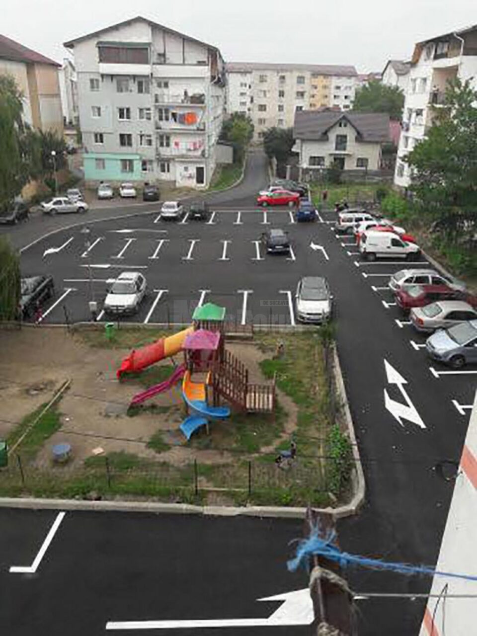 În zona străzii Florilor din Burdujeni a fost amenajată o nouă parcare pentru 74 de mașini