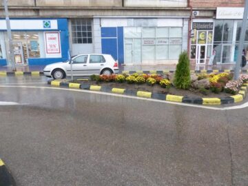 Ploaia de duminică dimineață a provocat inundații în bazar și într-o parcare subterană din centrul Sucevei