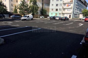 În zona străzii Florilor din Burdujeni a fost amenajată o nouă parcare pentru 74 de mașini