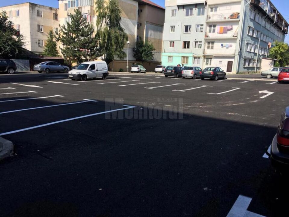 În zona străzii Florilor din Burdujeni a fost amenajată o nouă parcare pentru 74 de mașini