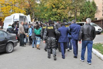Megadosarul demarat în urmă cu cinci ani de procurorii din Brașov și care îi privește și pe mai mulți șefi de tren și conductori din Suceava se soluționează în hopuri mici