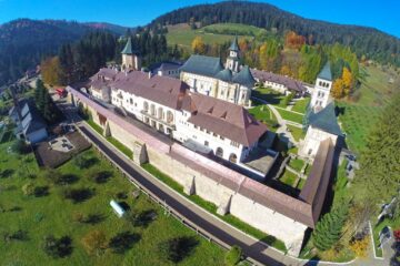 Întrunire la Putna a stareților și starețelor din Mitropolia Moldovei și Bucovinei