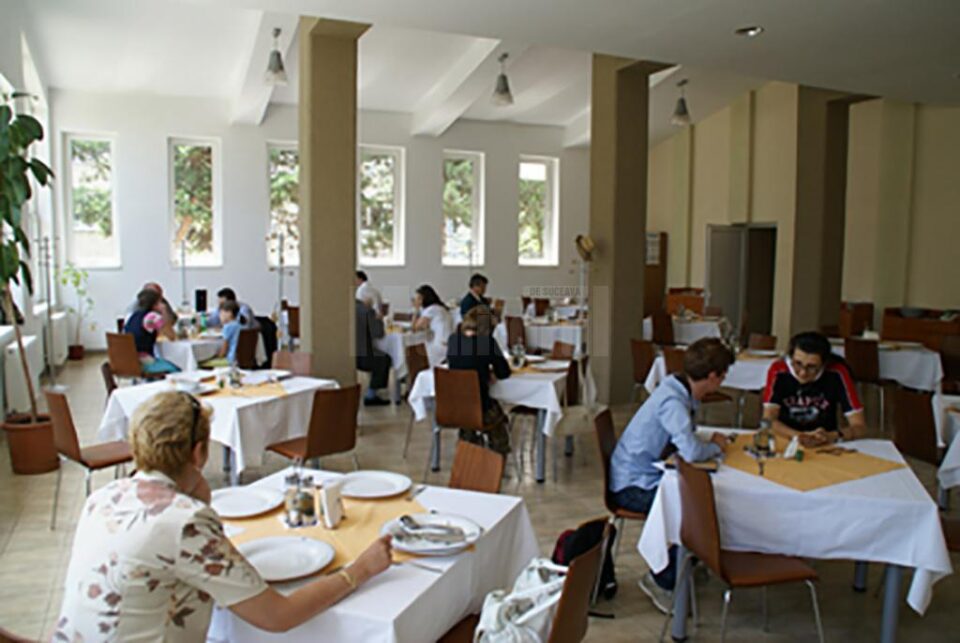 Caloriile fiecărei porții de mâncare, trecute în meniul cantinei Universității din Suceava
