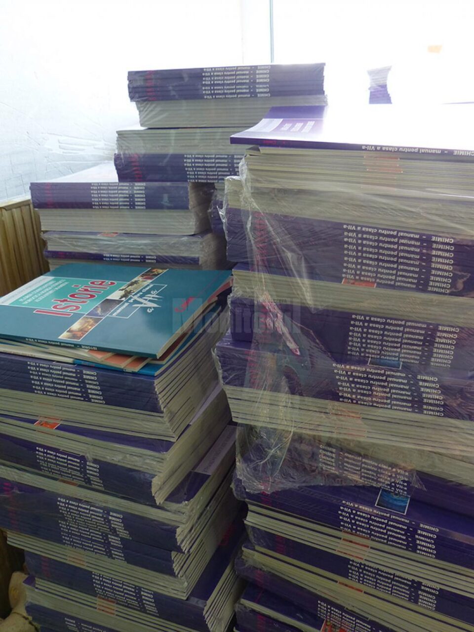 Prima tranșă de manuale pentru clasa a V-a ajunge în școli până pe 11 octombrie, însă fără Matematică și Limba română