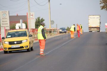 Pe DN 2 se făceau ieri măsurători pentru trasarea marcajelor