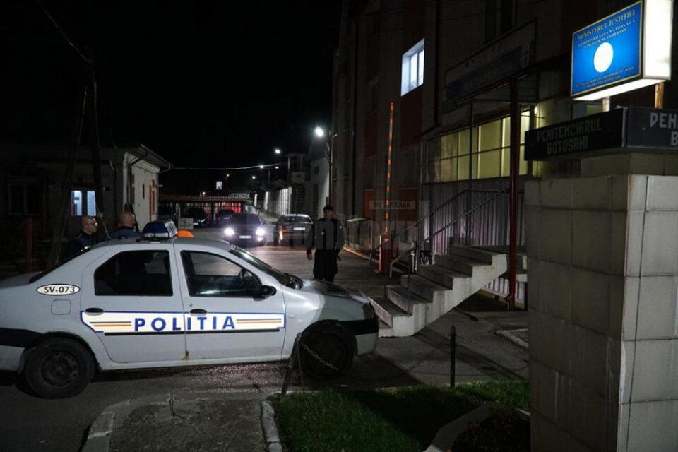 Echipajele de poliție coordonate de un procuror au demarat aseară cercetări la Penitenciarul Botoșani