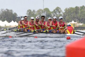 Barca României de 8+1 la băieți, din care fac parte patru canotori din jude , va lupta în recalificări, pentru un loc în finală