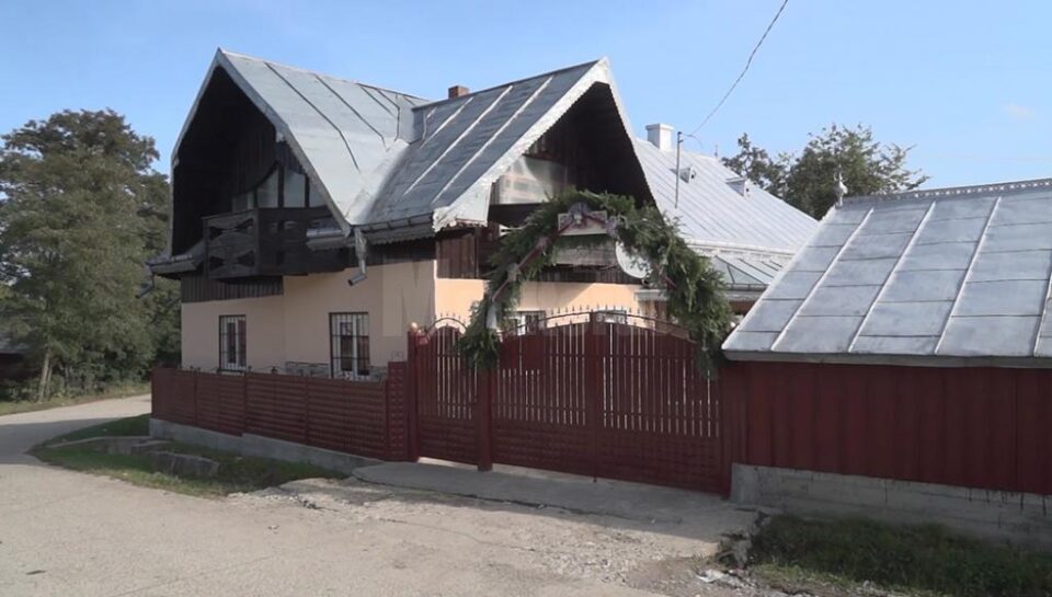Casa familiei Beșa care tocmai a avut nunta fiicei