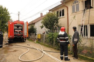 În urma intervenției pompierii au reușit să salveze restul casei de locuit