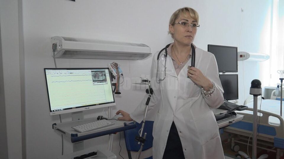 Dr. Ana Miron urmărește criza de epilepsie a bebelușului în vârstă de doar 7 zile, la Centrul de Epilepsie al Spitalului de Urgență