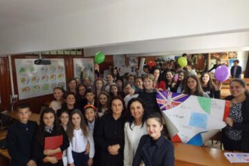 Expoziție de colaje, desene, scenete, concurs de karaoke, la Liceul Tehnologic Cajvana