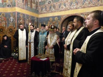Slujba de Te Deum, oficiată de un sobor de preoți în frunte cu ÎPS Pimen
