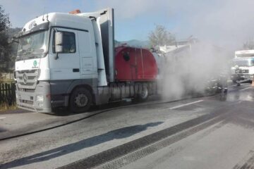 Trailer în flăcări la Frasin1