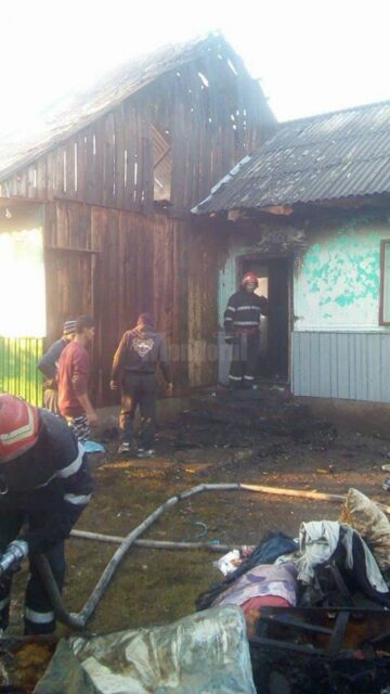 Incendiu la o casă din Baia4