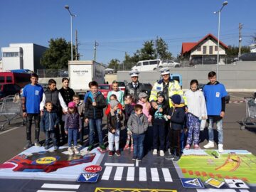 Curs de educație rutieră în parcările din județ ale unui important hipermarket