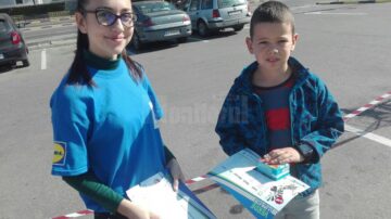 Curs de educație rutieră în parcările din județ ale unui important hipermarket