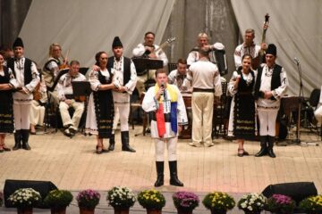 În 85 de unități școlare se va studia folclorul – opțional, datorită Proiectului „10 pentru folclor”, ediția a II-a