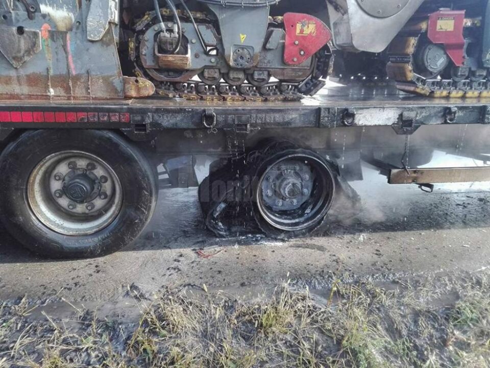 Un trailer, aproape să ardă ca o torță din cauza sistemului de frânare