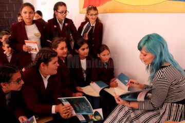 Peste 2.000 de cărți donate mai multor școli sucevene, cu sprijinul Fundației EGGER