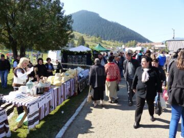 „Târgul Lăptarilor” și „Drumul Lemnului” au atras mii de vizitatori, ieri, la Câmpulung Moldovenesc