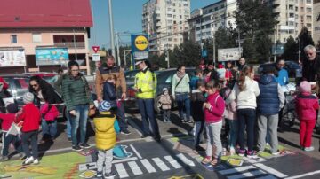 Curs de educație rutieră în parcările din județ ale unui important hipermarket