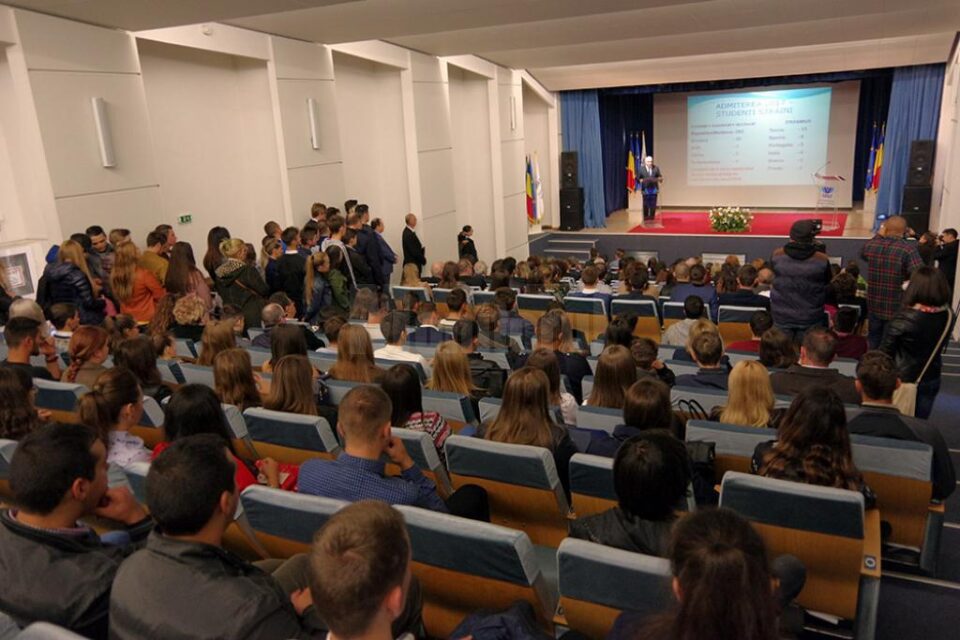 Aproape 3600 de noi studenți sunt înscriși la programele de licență, master și doctorat ale Universității „Ștefan cel Mare” Suceava Aproape 3600 de noi studenți sunt înscriși la programele de licență, master și doctorat ale Universității „Ștefan cel Mare” Suceava