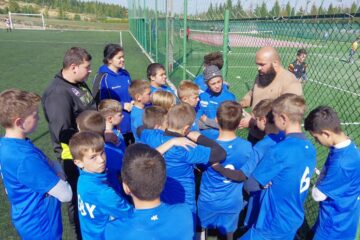 Viorel Lucaci a stat de vorbă cu micii rugbiști, le-a povestit cum a ajuns la înalta perfermanță și i-a încurajat să continue rugby-ul